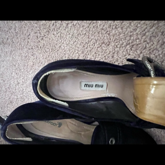 Miu Miu Blue Velvet Pearl Buckle Embellished Mary Jane Pump Size 8 - Picture 5 of 10